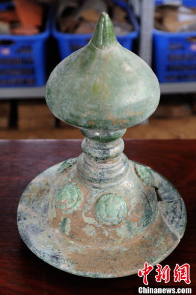 图为出土的精美瓷器