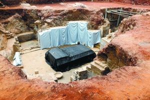 房山长沟唐代大墓进行抢救性考古发掘现场。 本报记者 吴镝摄
