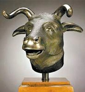 丑牛（保利艺术博物馆) 2000年，保利集团以774.5万港元竞得。