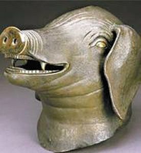 亥猪(保利艺术博物馆) 2003年，澳门赌王何鸿燊出资700万港元购回，捐赠国家。