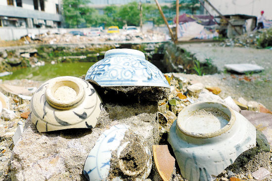 长堤大马路挖掘出的晚清时期精美陶瓷器 羊城晚报记者 郑迅 摄