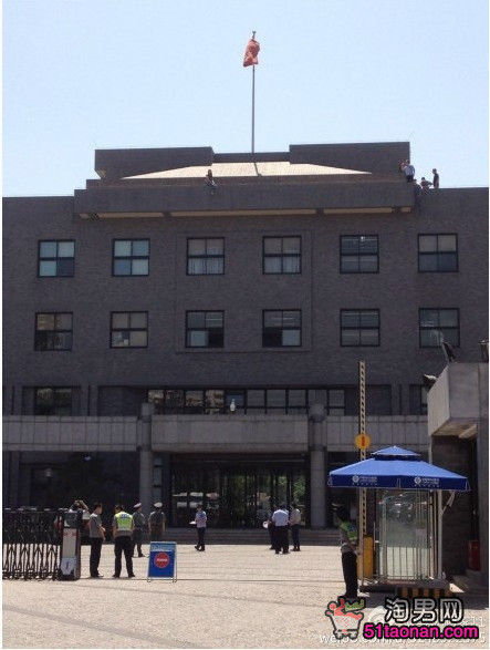 中央美术学院教授丘挺之妻跳楼