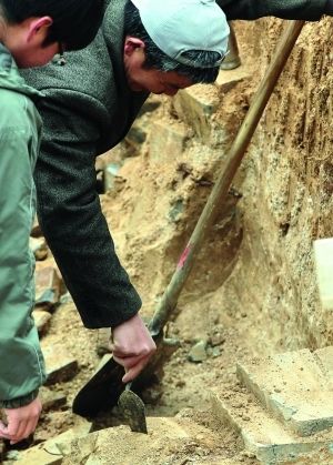 发掘工作目前已经暂停 现代快报记者 顾炜 摄 