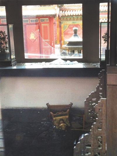 被砸的翊坤宫玻璃窗