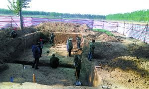 周边搭起围挡 文物专家已进驻