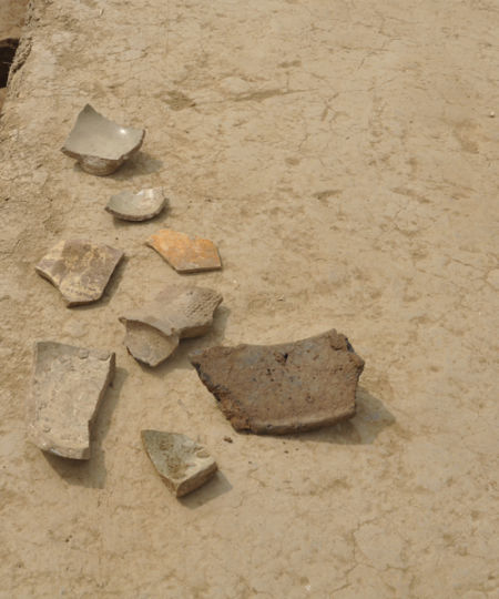 颜家沟遗址发掘出的商周陶器