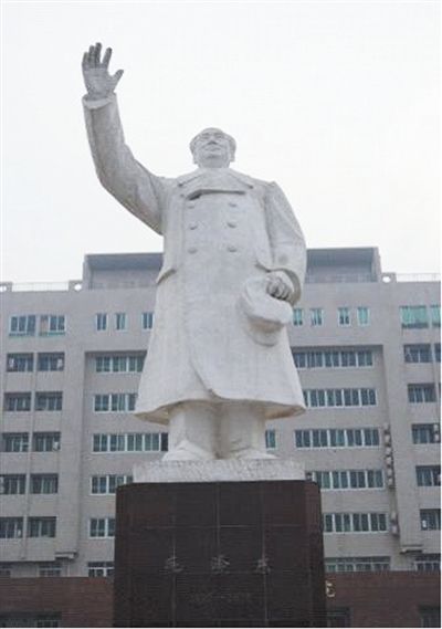 毛泽东室外塑像