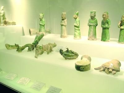 雅安博物馆展厅文物倒塌受损。 （四川文物局供图）