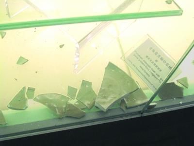 雅安博物馆展厅元代瓷器文物受损。　（四川文物局供图）