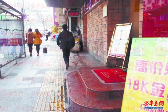 在台东商圈，随处可见收购黄金的