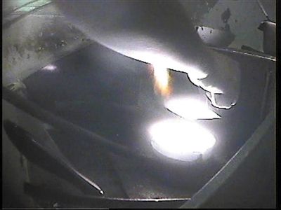 深圳一位黄金加工商为暗访记者演示黄金加铱增重。 图片</p>

<p>　　3月16日，“CCTV&nbsp;3·15媒体联合报道团”跟随罗湖分局稽查科执法人员，来到位于深圳罗湖水贝的涉事企业——“周大生”总部。其展示区柜台中的产品已被清空，库房大门紧闭。在场的“周大生”工作人员表示，“未获授权不能提供产品”。经过近4个小时的等待，执法人员于下午1时许进入仓库，进行取样。</p>

<p>　　据工作人员介绍，“周大生”该门店主要是对经销商供货，库存货样多是半成品，尚未经过检测。执法人员对少量已经完成检测、贴上标签的饰品进行抽样，并将于近日公布检测结果。</p>

<p>　　稽查人员表示，将进一步部署开展全面调查行动，一方面对加工窝点做进一步调查处理，另一方面对涉事的“周大生”、“百泰珠宝”等相关企业进行检查。一经查实，将依法办理。</p>
<!-- publish_helper_end -->
                 

					<div class=