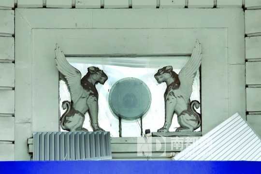 完整无损的壁画重见天日。实习生 黄宇飞 南都记者 张志韬 摄