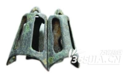 现场还发现一组16个青铜迷你编钟，个头最大的有鸭蛋大小