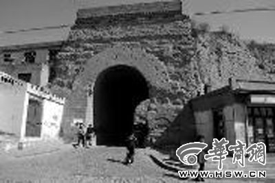 沿城墙穴居的居民将会全部迁出 