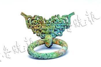 齐国故城10号区发掘出土的A型青铜铺首。省文物考古研究所 供图