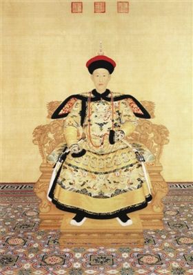 乾隆朝服像 北京故宫博物院藏（资料图）