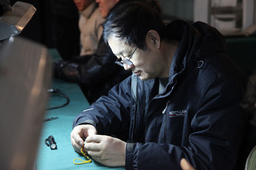 于明老师为藏友鉴定