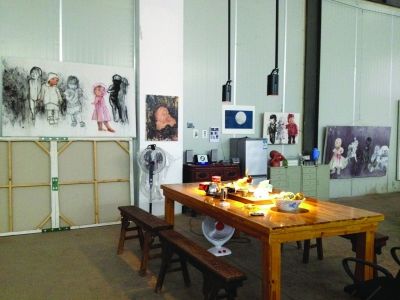 画家黄峻的工作室充满童趣。徐兢 摄
