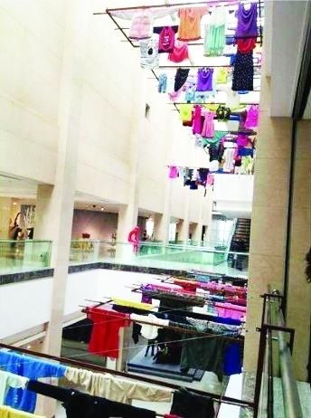 傅中望的大作《收藏洗晒》。