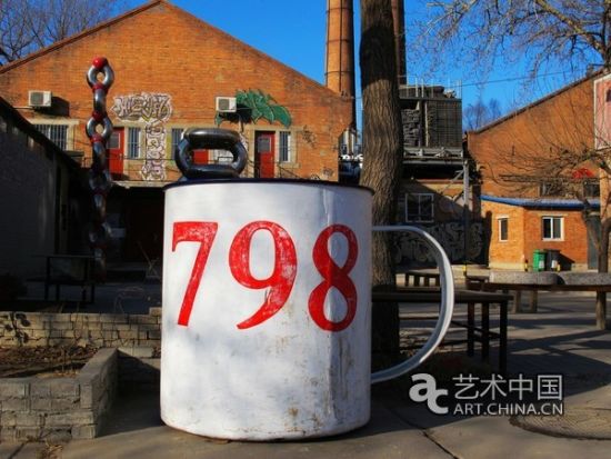 酒厂边缘化，草场地依旧冷清，798在当代艺术的寒潮中似乎成了画廊唯一的选择
