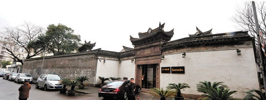 海曙镇明路紫金街30号林宅，原本是清同治年间(1862～1874)举人林钟嵩、林钟华兄弟家宅。