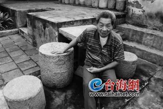 失窃的即图中的墓塔石