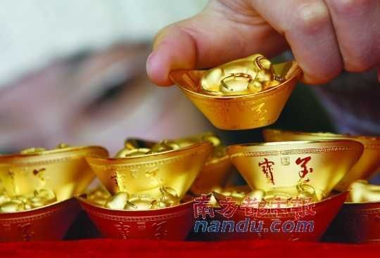 业内人士称“黄金生锈不能与成色不足简单画等号”，各色斑点皆因工艺遗留