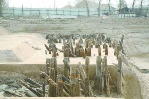 图为渭桥遗址。