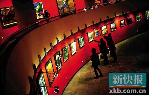 有专家认为，国内的美术馆仍需加强为公众服务的意识。对此，有市民建议美术馆不要坐等公众进门，而是主动邀请他们，展览的策划显得尤其重要。新华社发（资料图）