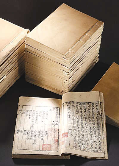 过云楼藏古籍善本一百七十九种 2012年6月4日，在北京匡时国际拍卖有限公司春季艺术品拍卖会“过云楼”藏古籍善本专场中，以2.162亿元人民币成交，创下古籍拍卖的新纪录。