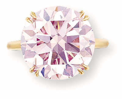 12.04克拉圆形浓彩粉红色VS1 Type IIa钻石戒指 2012年5月29日，在佳士得香港有限公司春季拍卖会“瑰丽珠宝及翡翠首饰”专场中，以1.3506亿元港币成交。