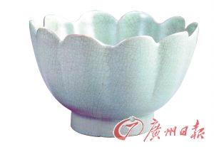 北宋汝窑青瓷莲花式温碗
