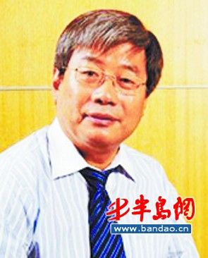 刘岩：他们问这幅画值多少钱，问了很多次，我说这个很复杂。碰巧手头有本书，书上有乾隆的其他作品。有参考价，让他们自己考虑。