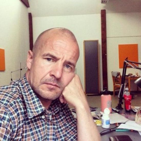 冰岛艺术家：我想用用你的尸体