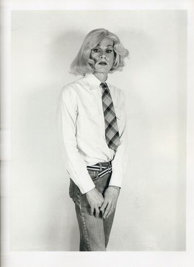 　　《篡改的肖像：变装的沃霍尔》，1981