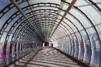 ■ 实用的廊道像艺术品