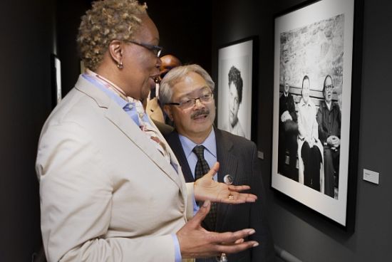 　　旧金山市长李孟贤(Ed Lee)参观非洲侨民博物馆