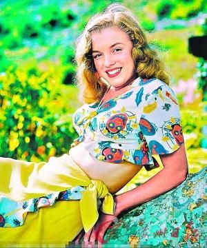 梦露早期照片青涩可人 一副邻家女孩模样