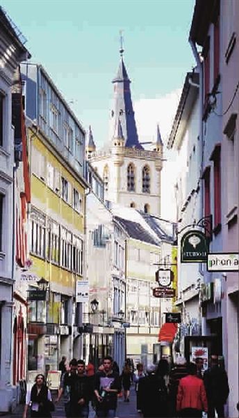 ■ 易北河谷边古老的小镇，正是这股浓浓的传统味吸引着无数游客前来体验