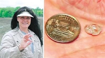 美国女子在公园挖出3.69克拉白钻