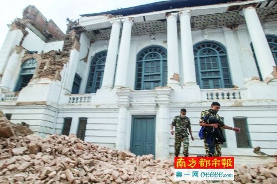 受损严重的老皇宫。 谭庆驹 摄