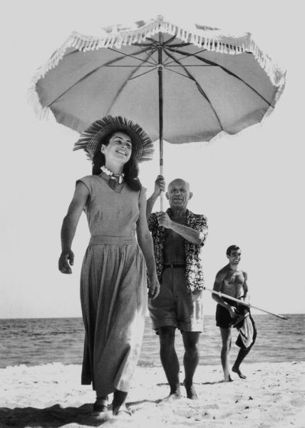 毕加索为吉洛特打伞