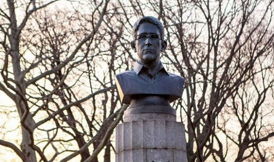 布鲁克林公园内的斯诺登的半身像