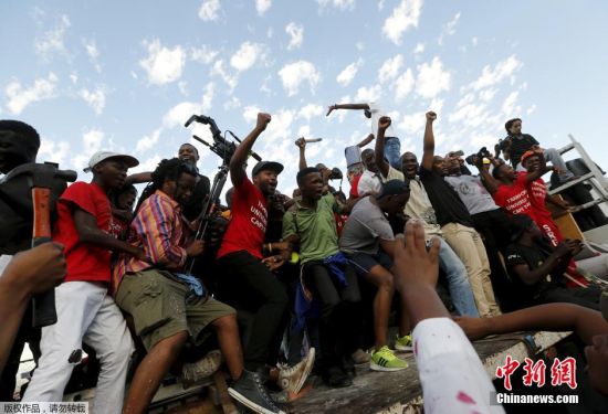 开普敦大学殖民者雕像遭抗议被移除