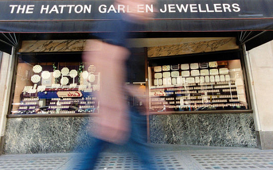 哈顿花园（Hatton Garden）位在伦敦市中心，是英国珠宝商密度最高的地区