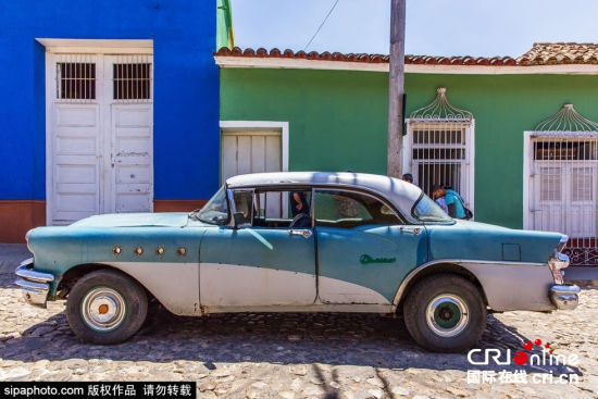 摄影师十年记录古巴街头的美国老爷车