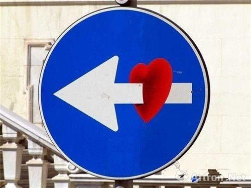 交通标志也卖萌 日本艺术家巧手绘创意路标