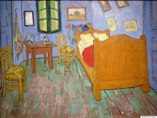 　　《卧室》的用色十分大胆，但画面却很和谐