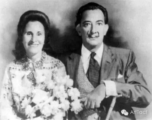 　　1958年达利和加拉举办天主教婚礼 　　其时艾吕雅已经去世