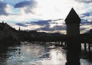 ■　让多种风格的建筑、绘画、装饰艺术并存，能小修绝不大修，要修，就要不惜代价